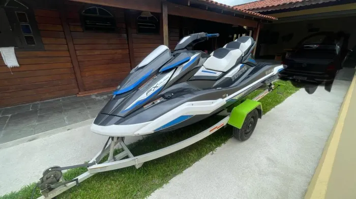 Jet ski yamaha FX HO  , 2019 com 206 horas , com carretinha 