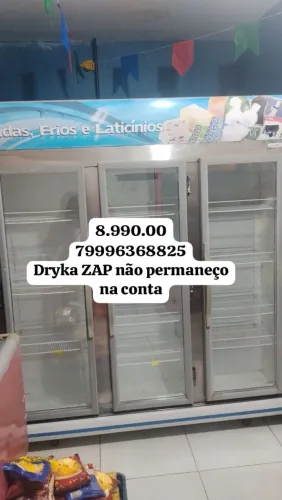 Expositor três portas auto serviço