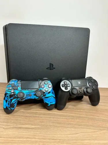 Ps4 slim 1TB + 2 controle