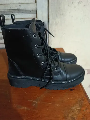 Vendo bota coturno tamanho 37 