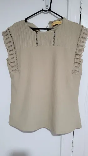 Blusa lindíssima beige M Miss fashion