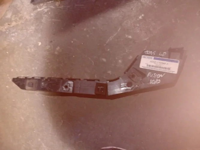 Guia Suporte Para-choque traseiro Ford Fusion 2010 / 2012 L Dir