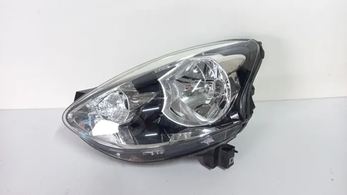 Farol nissan new march 