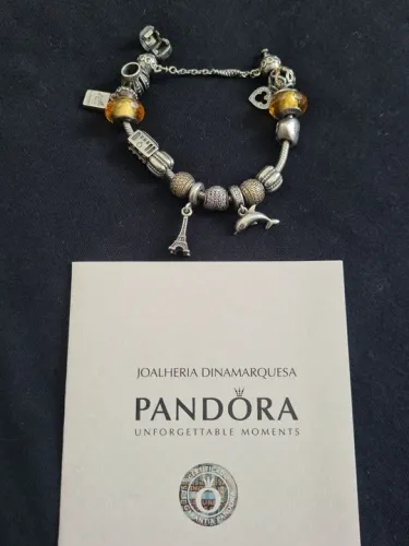 Pulseira Pandora Original com charms separadores e corrente de segurança 