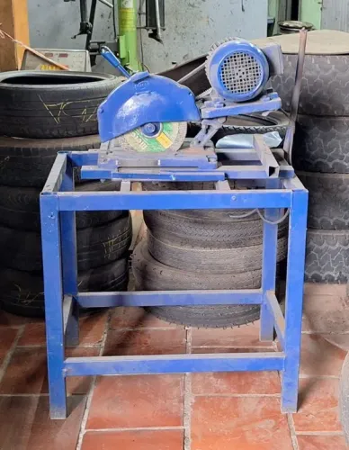 Máquina policorte com motor e mesa mais chave liga e desliga