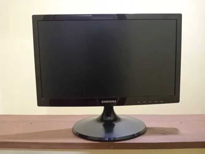 Monitor Samsung 18 polegadas
