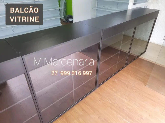 BALCÃO COM VITRINE NOVO