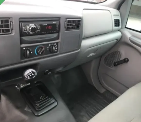 F4000 2017 4x4 2P Carroceria