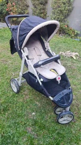 Carrinho de bebe com bebe conforto e suporte para carro - Nao vendo separado é um conjunto