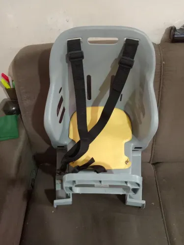 CADEIRA PRA CRIANÇAS COLOCADO NO BAGAGEIRO PARA BIKE.