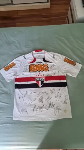 Camisa oficial do São Paulo, autografada.