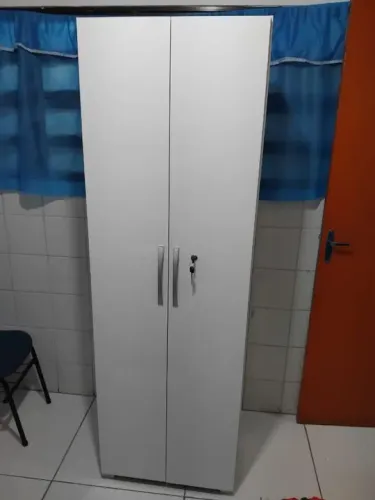 Multiuso com chave e pé 3 cores disponíveis 