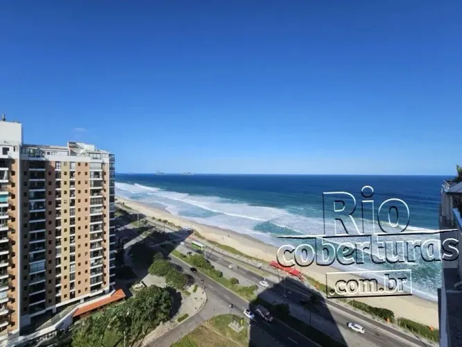 Cobertura à venda na Praia da Barra. Linda vista. Porteira fechada.