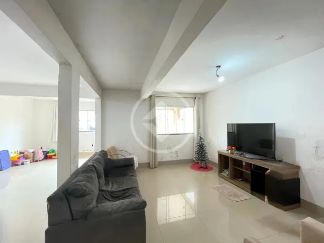 VENDO SOBRADO DE 166 M2, COM 4 QUARTOS SENDO 1 SUÍTE, NO BELA VISTA, CUIABÁ codigo: 95699