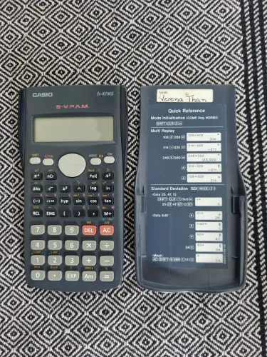 Calculadora Científica Casio fx-82MS