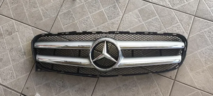 GRADE MERCEDES GLA 200 ANO 2015