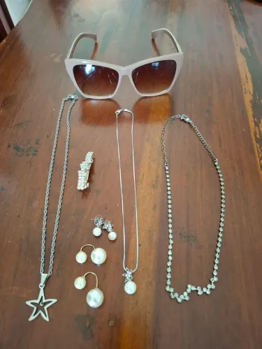 Kit de Acessórios Feminino com Brincos de Pérola, Colar e Gargantilha