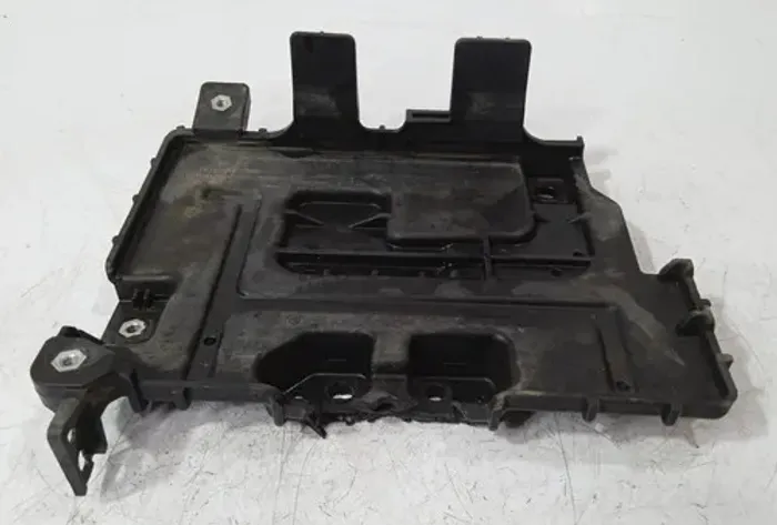 Suporte Caixa Bateria Cerato 2014 - 2018 Detalhe