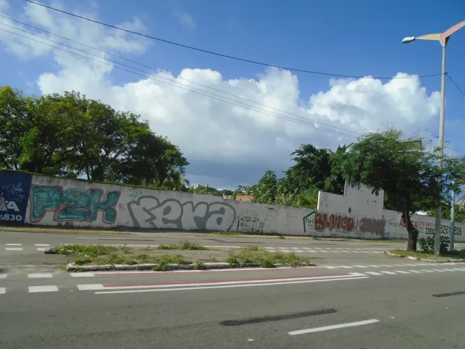 EXCELENTE TERRENO NA AVENIDA SANTOS DUMONT (2.900M2)