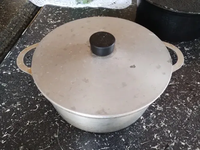Antiga panela de alumínio fundido grosso 25cm