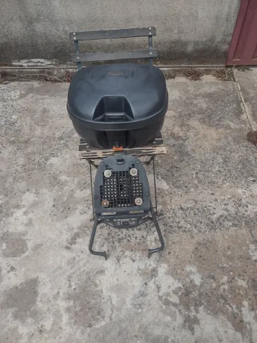 Baú com suporte churruasquira Bros 150