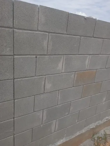 Pedreiro de bloco de blumenau Trabalha somente com bloco Disponível no final de semana ,,,