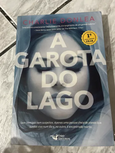 Livro a garota do lago
