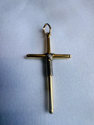 Pingente em ouro 18 750 crucifixo