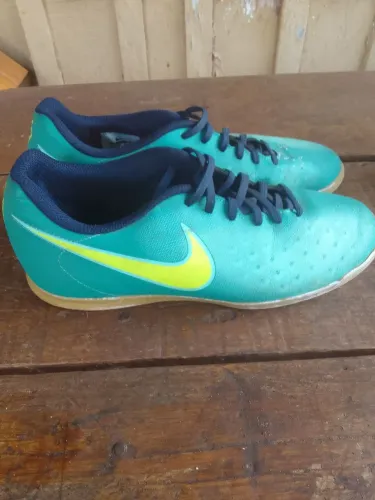 Vendo chuteira Nike original salão