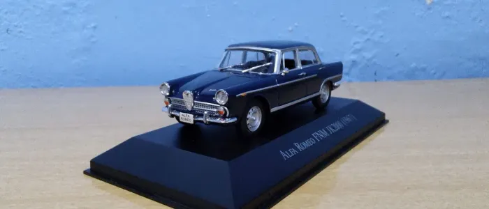 Miniatura Alfa Romeo FNM JK2000 (1967)...escala 1/43