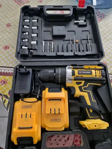 PARAFUSADEIRA NOVA COM MALETA E 2 BATERIAS 36V