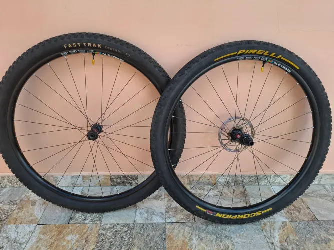 Par de rodas DT Swiss 240 (ORIGINAIS)