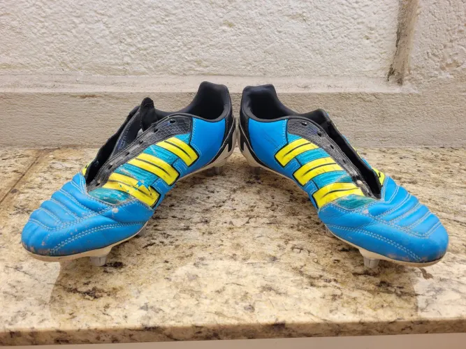 Chuteira Adidas Predator SG 2011 para campo