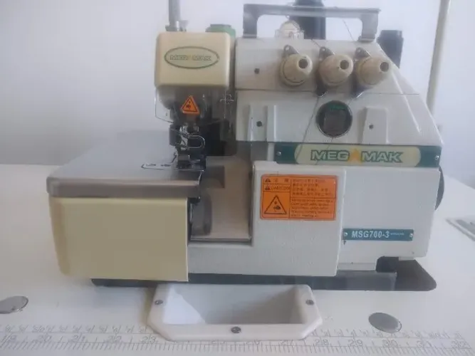 Máquina de Costura Overlock 
