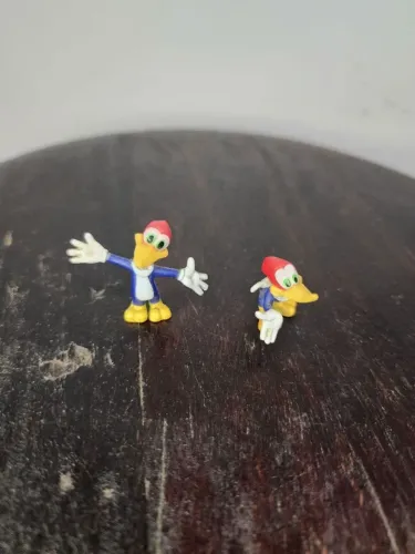 Duas peças de minitura pica-pau desenho animado antigo colecionavel anos 90