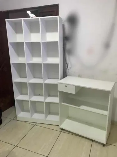 Kit Organizador Colméia com 15 Divisórias Fundas com uma balcão para a sua loja.