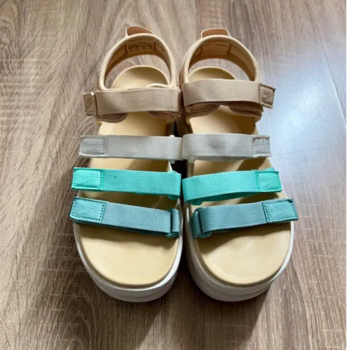 Sandália nike 35