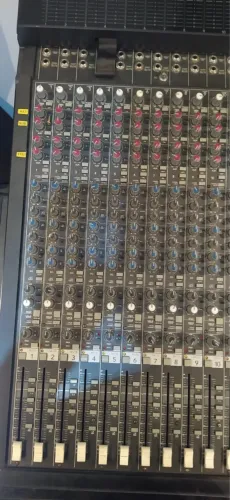 Mesa de som analógica Mackie 24-8