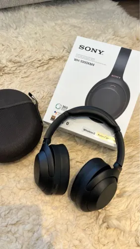 Fone de ouvido Sony WH-1000XM4