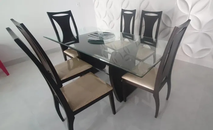 Mesa conjunto com 6 cadeiras e buffet