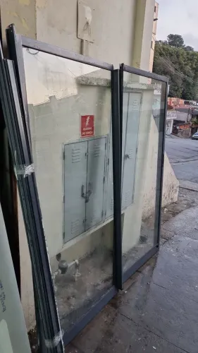 Porta Balcão Linha gold e vidro Laminado de 10mm