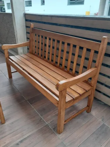 Banco de Jardim vernizado (novos)