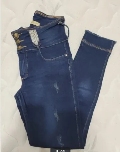 Calça Jeans Feminina Cintura Alta com Detalhes