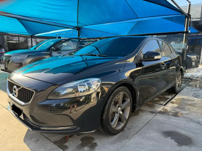 Volvo V40 T-4 Kinetic 2.0 Aut. 2018 BLINDADO