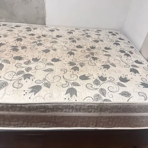 Cama box queen dois criados mudos