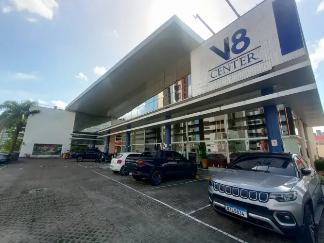 ALUGUEL DE SALA COMERCIAL Local: Aleixo, zona centro-sul. Tipo: térreo + mezanino  Área: 1