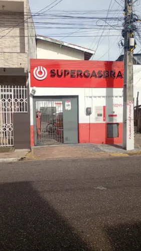 Depósito de gás + casa 