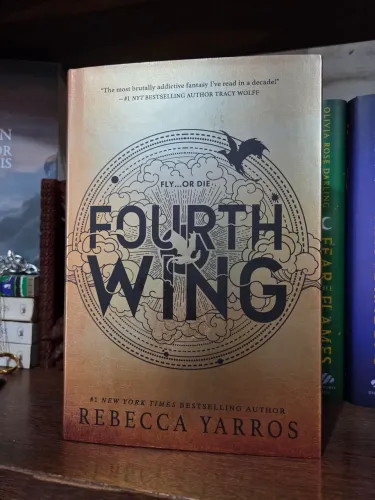 Livro Fourth Wing Rebecca Yarros (Standart Edition)