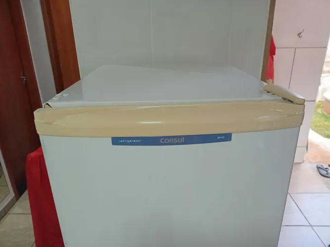 Vendo geladeira consul 240L