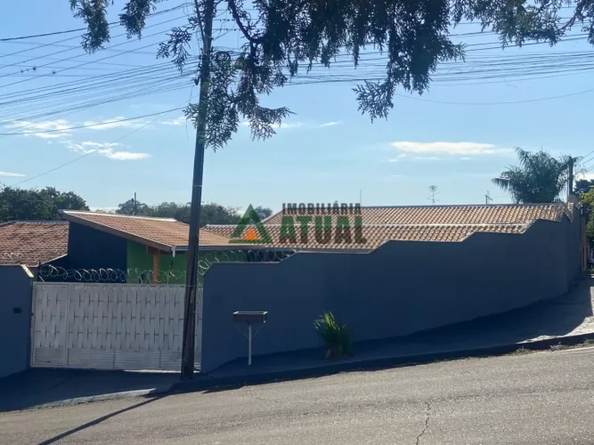 CASA COM 3 QUARTOS SENDO UMA SUÍTE A VENDA NA REGIÃO SUL DE LONDRINA.